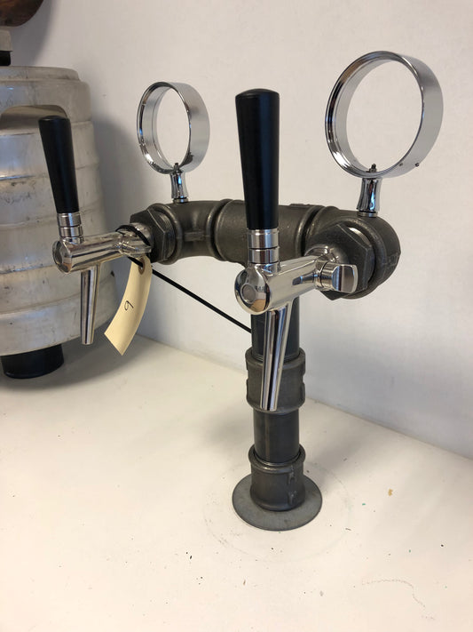 Nr. 9 - 2-haners Rør søjle med C-tap haner.